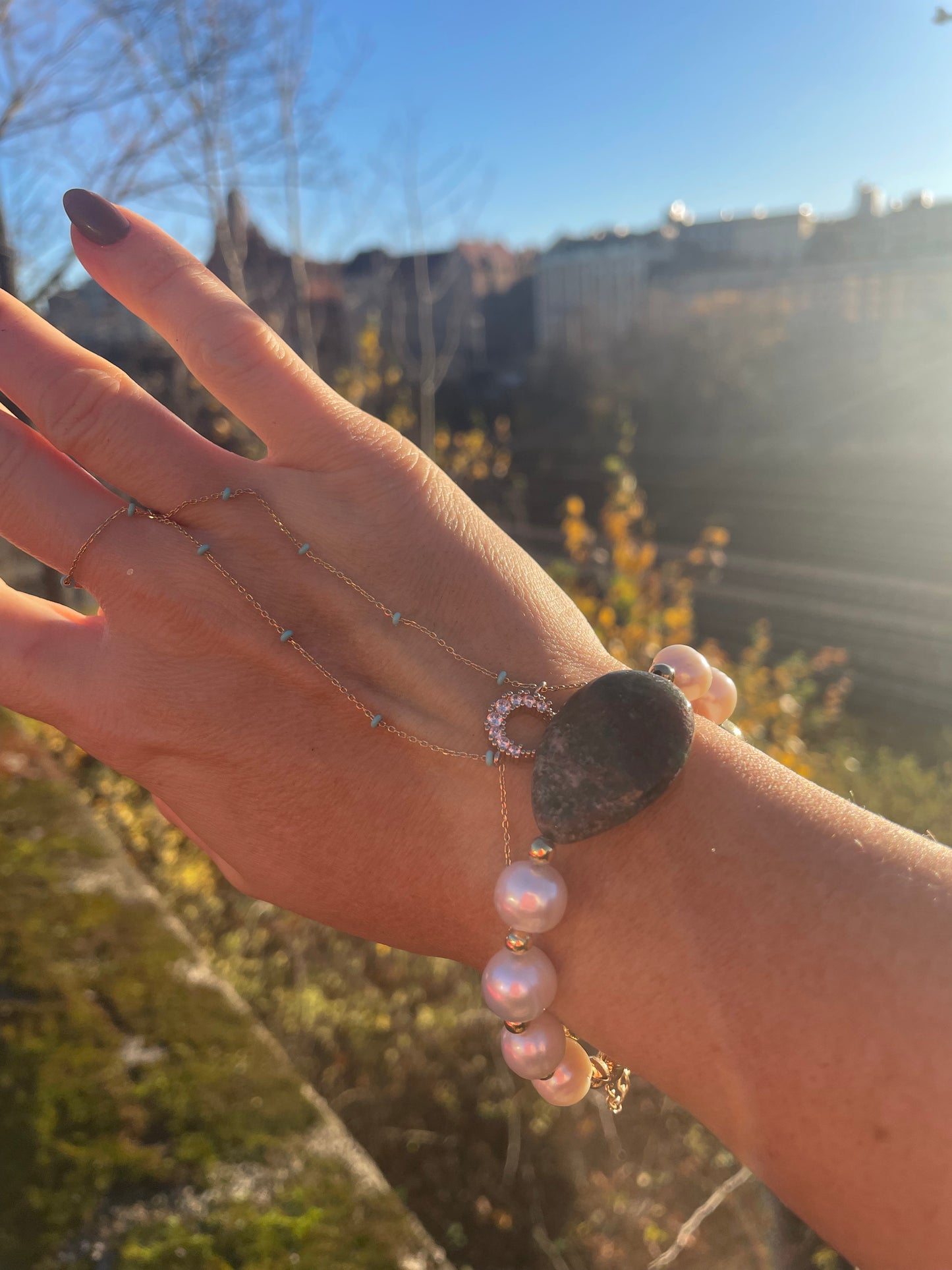 Not your ordinary pearl armband