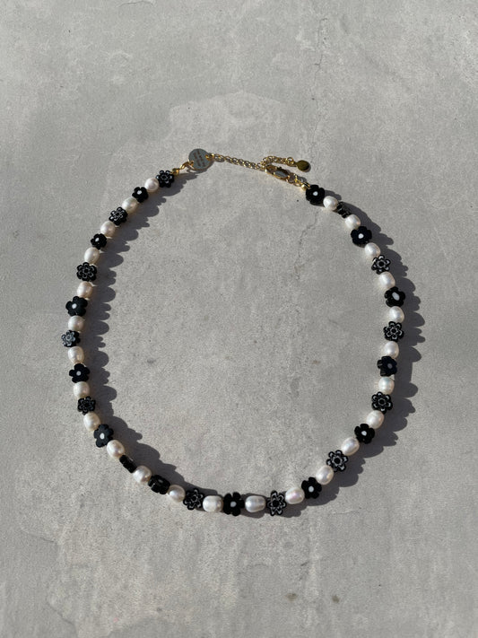 Yin flower necklace