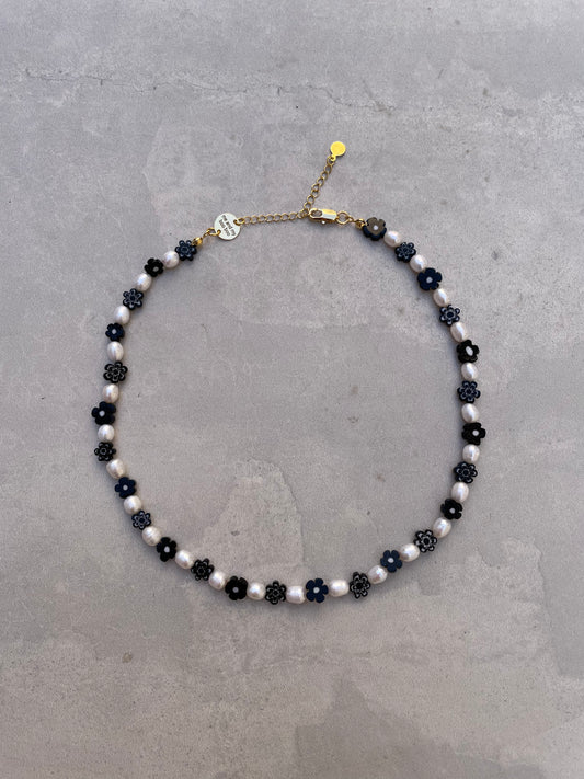 Yin flower necklace
